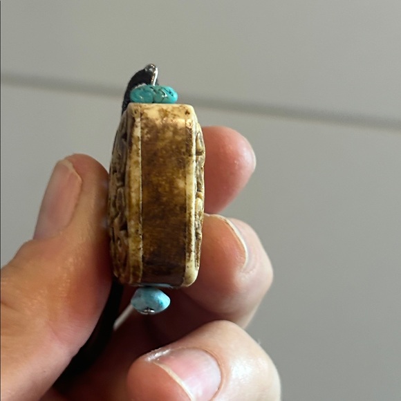 Artisan Carved Bone Pendant vintage Necklace - Picture 11 of 16